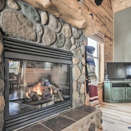 Cozy Heber-Overgaard Cabin With Fire Pit, Game Room! Экстерьер фото