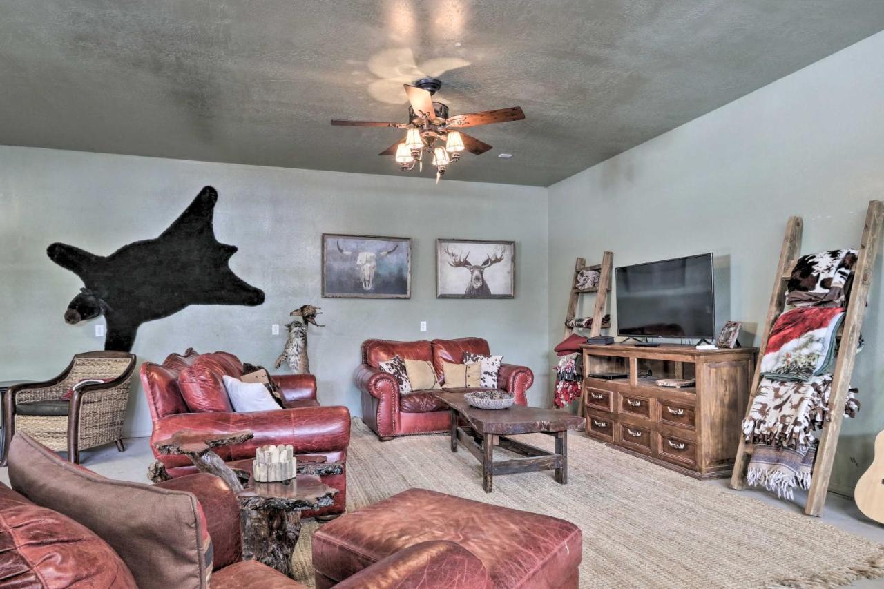 Cozy Heber-Overgaard Cabin With Fire Pit, Game Room! Экстерьер фото